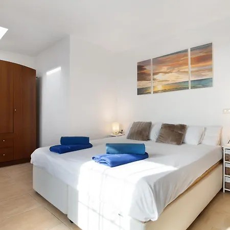 Puerto Chico H Apartment