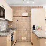 Puerto Chico H Апартаменти